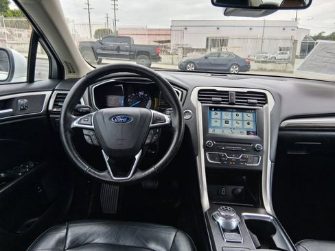 Used 2018 Ford Fusion SE w/ Equipment Group 602A FWD image 10
