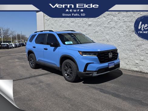Used 2025 Honda Pilot TrailSport image 1