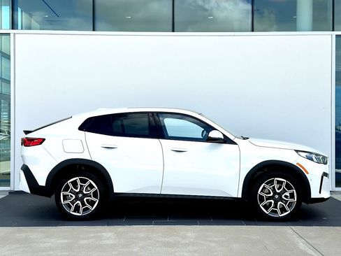 New 2026 BMW X2 xDrive28i w/ Technology Package AWD/4WD image 3