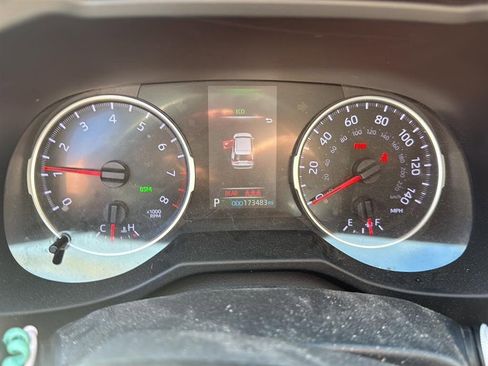 Used 2020 Toyota RAV4 XLE image 3