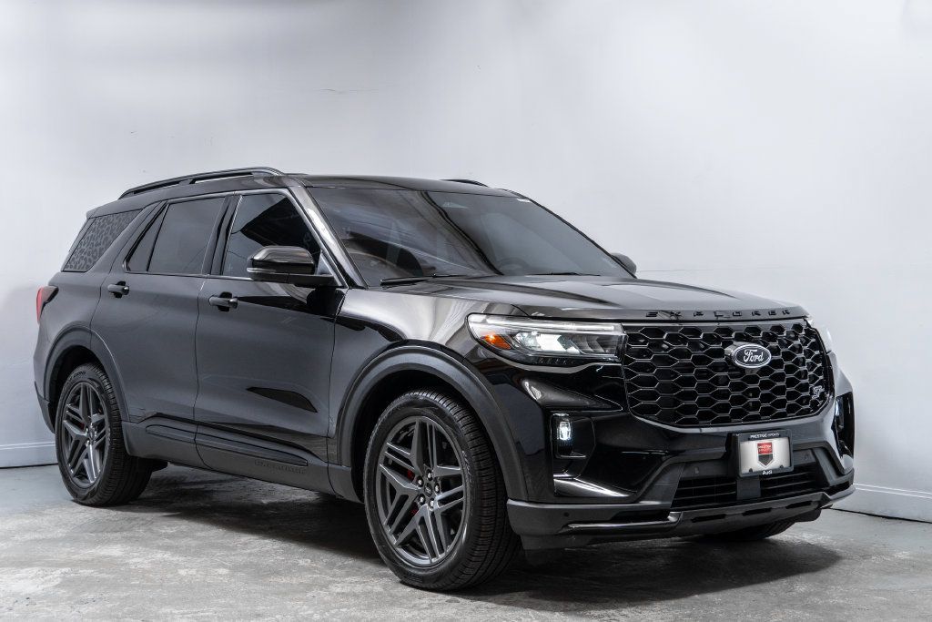 Used 2025 Ford Explorer ST w/ Sun And Sound Package AWD/4WD image 9