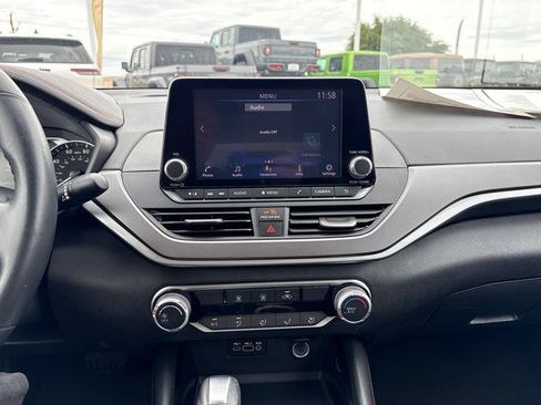 Used 2024 Nissan Altima 2.5 SR FWD image 32