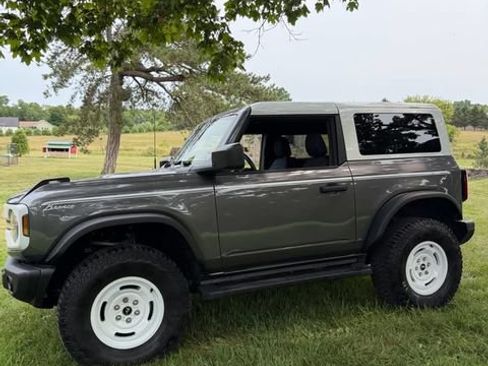Used 2024 Ford Bronco Heritage Edition AWD/4WD image 2