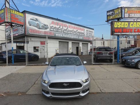 Used 2017 Ford Mustang Premium image 9