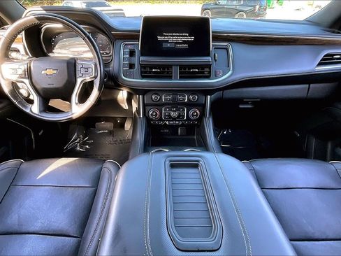 Certified 2022 Chevrolet Suburban Premier image 8