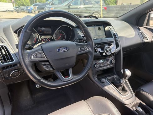 Used 2018 Ford Focus ST w/ Equipment Group 401A FWD image 19