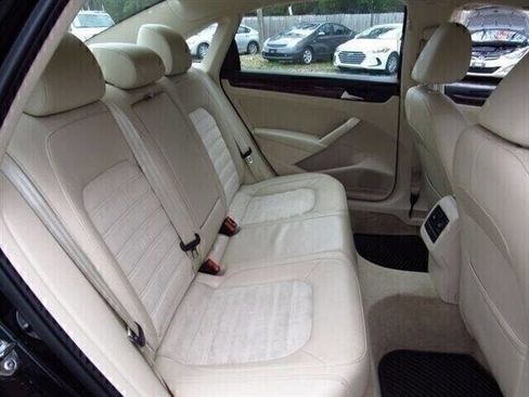 Used 2013 Volkswagen Passat 2.5 SEL Premium image 6
