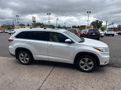 Used 2015 Toyota Highlander Limited w/ Driver Technology Package AWD/4WD image 9