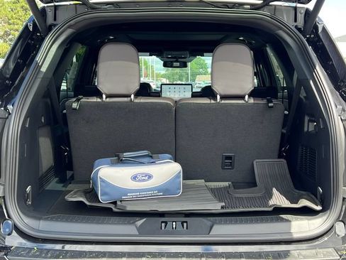 New 2026 Ford Explorer Platinum w/ LUX Leather Package AWD/4WD image 39