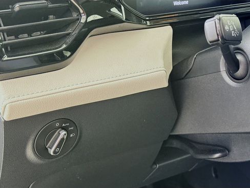 Certified 2025 Volkswagen Taos S image 13