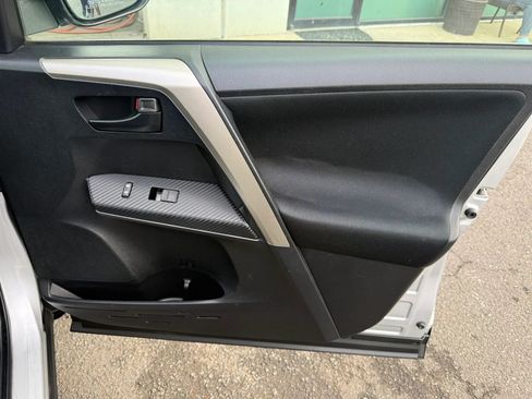 Used 2015 Toyota RAV4 LE AWD/4WD image 19