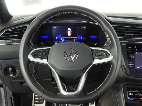 Certified 2023 Volkswagen Tiguan SE R-Line FWD image 27