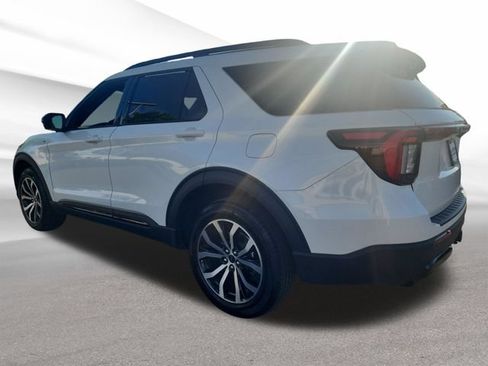 Used 2025 Ford Explorer ST-Line AWD/4WD image 3
