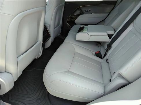 Used 2025 Land Rover Range Rover Sport SE AWD/4WD image 12
