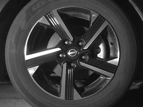 Used 2025 Nissan Sentra SV FWD image 25