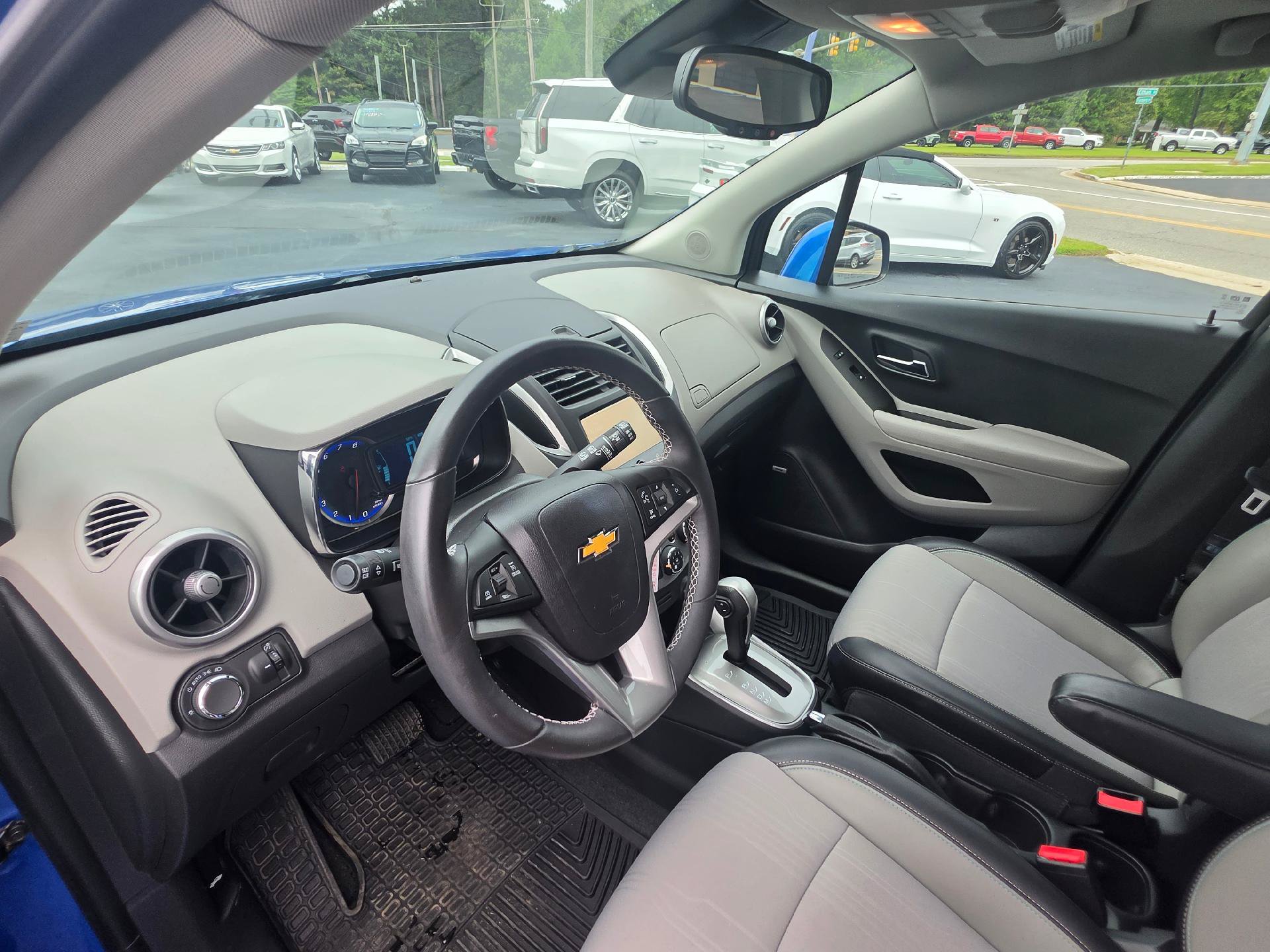 Used 2015 Chevrolet Trax LT w/ LT Sun and Sound Package FWD image 7