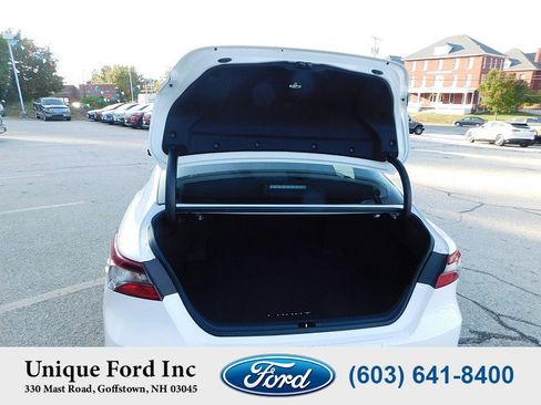 Used 2021 Toyota Camry LE image 9