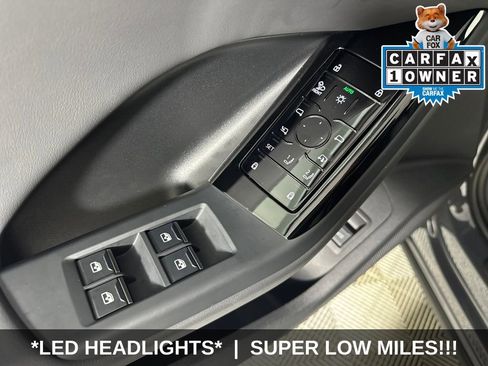 Used 2025 Audi Q6 e-tron Premium Plus image 14