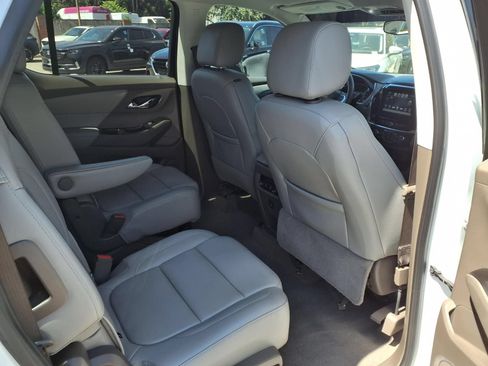 Used 2019 Chevrolet Traverse LT FWD image 20
