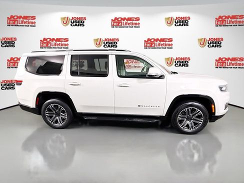 Used 2022 Jeep Wagoneer Series III w/ Flexible Seating Group AWD/4WD image 18