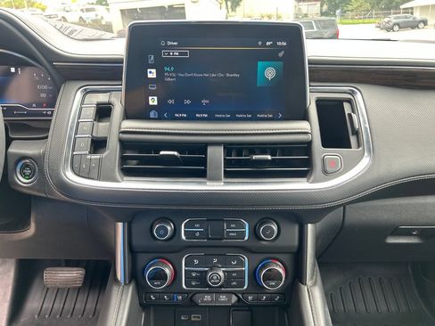 Used 2022 Chevrolet Suburban Premier RWD image 18