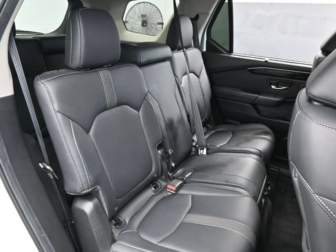 Used 2025 Honda Pilot EX-L image 47