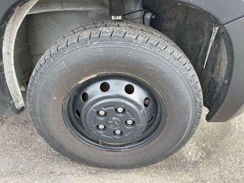 Used 2023 RAM ProMaster 2500 w/ Driver Convenience Group FWD image 3