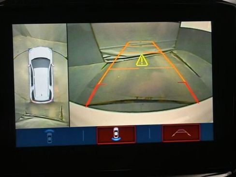 Used 2018 Chevrolet Traverse LT w/ LPO, Floor Liner Package FWD image 18
