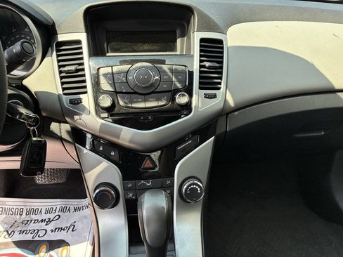 Used 2013 Chevrolet Cruze LS FWD image 15