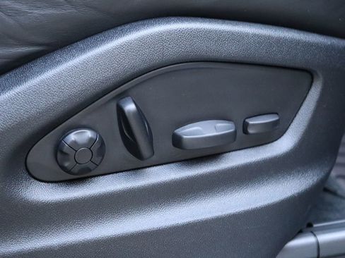 Used 2022 Porsche Cayenne Platinum Edition image 36