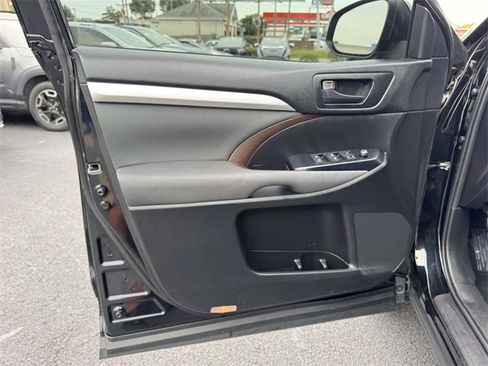 Used 2019 Toyota Highlander LE image 13