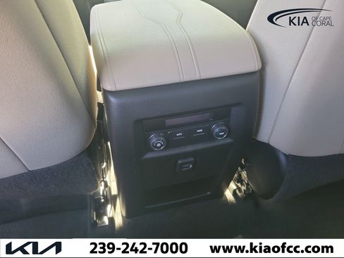 Used 2022 Chevrolet Traverse LS FWD image 14