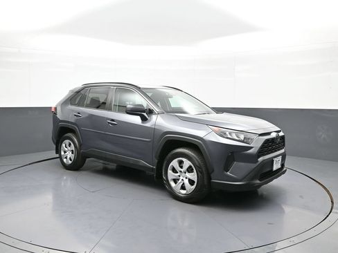 Used 2021 Toyota RAV4 LE AWD/4WD image 4
