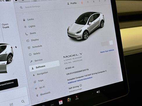 Used 2021 Tesla Model Y Long Range AWD/4WD image 18