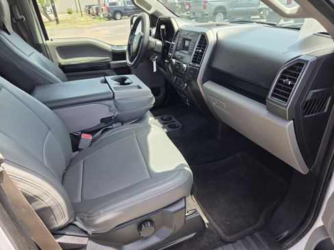 Used 2017 Ford F150 XLT RWD image 9