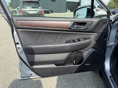 Used 2019 Subaru Outback 2.5i Limited AWD/4WD image 19