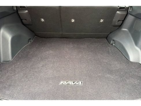 Used 2022 Toyota RAV4 SE w/ Weather & Moonroof Package AWD/4WD image 15