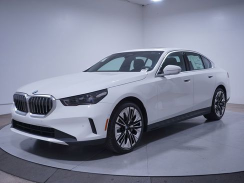 New 2026 BMW 530i w/ Convenience Package image 1