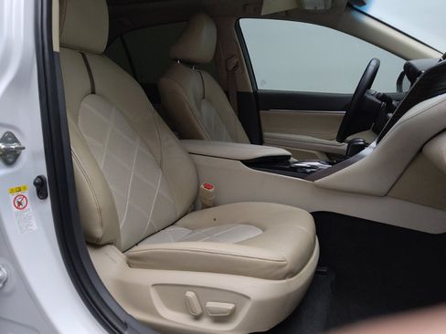 Used 2018 Toyota Camry XLE image 21