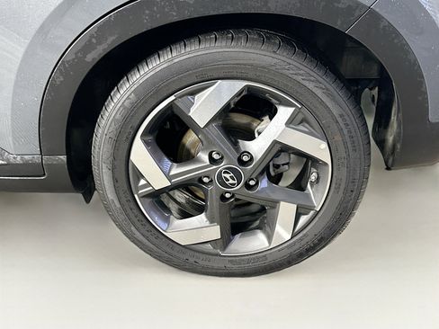 Used 2025 Hyundai Venue SEL image 11