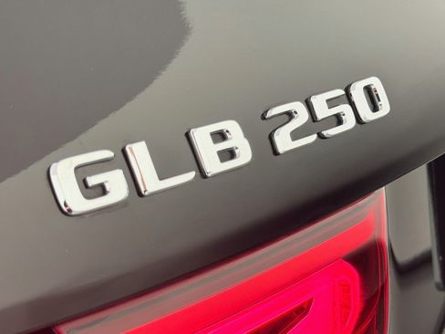 Used 2023 Mercedes-Benz GLB 250 image 8