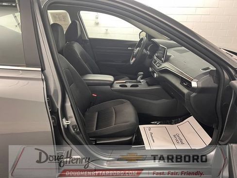 Used 2025 Nissan Altima 2.5 SV FWD image 40