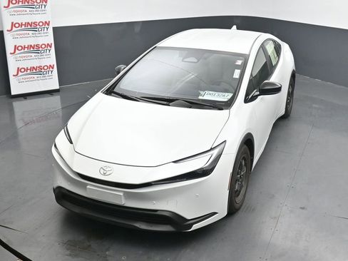 Used 2024 Toyota Prius LE image 12