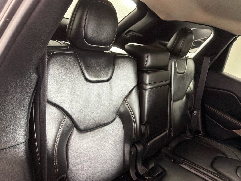 Used 2018 Jeep Cherokee Limited FWD image 22