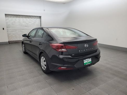 Used 2019 Hyundai Elantra SE w/ Cargo Package FWD image 5