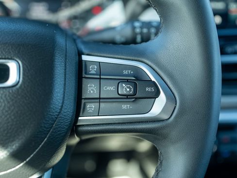Used 2025 Jeep Compass Limited AWD/4WD image 34