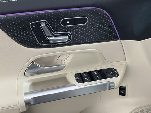 New 2025 Mercedes-Benz GLB 250 4MATIC image 22