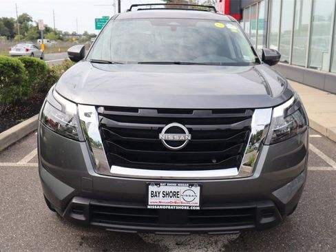 Certified 2025 Nissan Pathfinder SV image 5