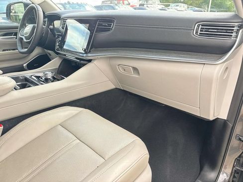 Used 2024 Jeep Wagoneer Series II w/ Flexible Seating Group RWD image 21
