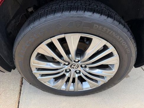 Used 2021 Toyota Venza XLE w/ Softex Package AWD/4WD image 29